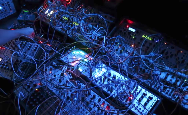 La Vanguardia Tecnológica Revoluciona la Música Electrónica: Innovación y Sonidos del Futuro